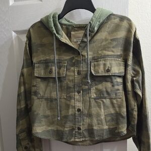 American Eagle Outfitters Cropped Camo Jacket with Green Hood Size M